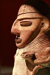 Escultura muisca de un Zipa (museo del Oro de Bogotá)