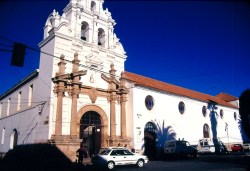 hospital de santa barbara sucre.jpg