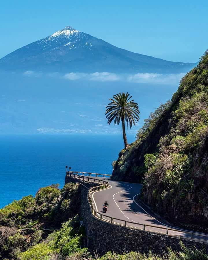 La imagen tiene un atributo ALT vacío; su nombre de archivo es el-teide.jpg