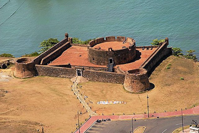 La imagen tiene un atributo ALT vacío; su nombre de archivo es puerto-plta-fortaleza-de-san-felipe.jpg