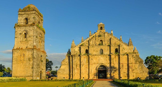 La imagen tiene un atributo ALT vacío; su nombre de archivo es iglesia-barroca-ilocos-norte-filipinas-650x347-1.jpg