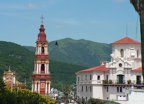 La imagen tiene un atributo ALT vacío; su nombre de archivo es salta.jpg